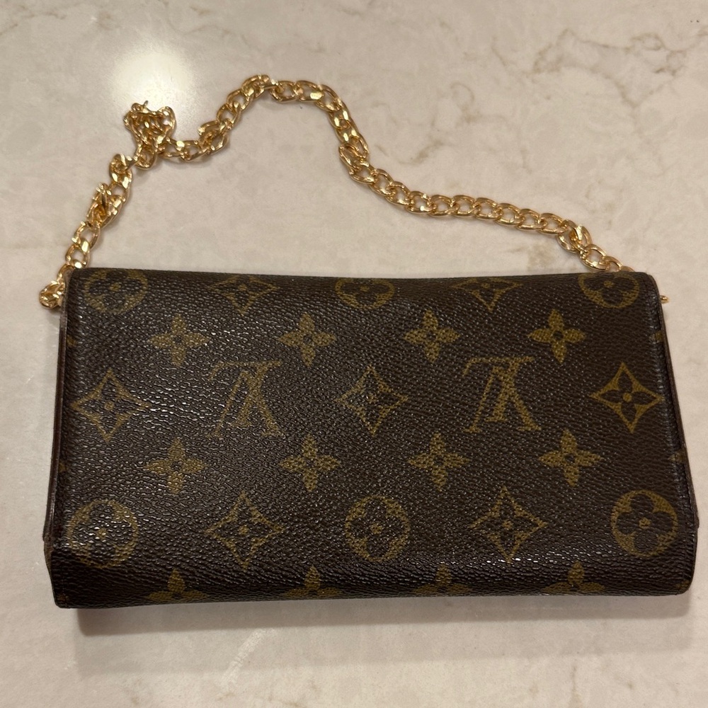 ***SOLD*** Louis Vuitton Brown Sarah Wallet with Chain and COA - Picture 6 of 9
